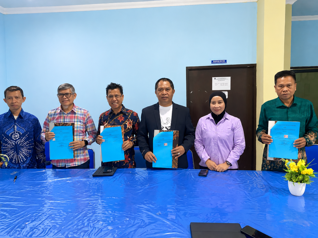 Penandatanganan MoU Universitas Muhammadiyah Kolaka Utara dan Universitas Handayani Makassar
